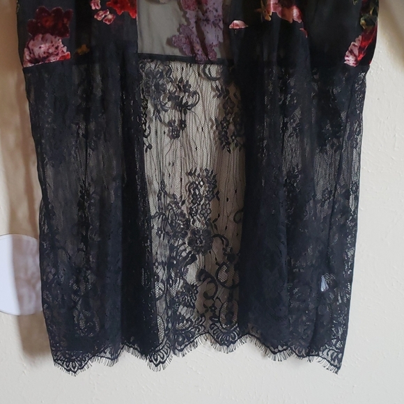 Women's velvet, lace, kimono - Picture 2 of 4